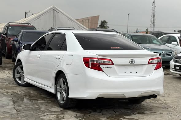 A picture of FOREIGN USED TOYOTA CAMRY SE 2014 SPORT 13 8M