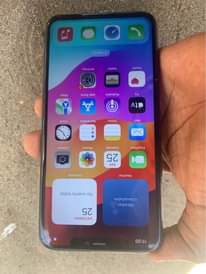 A picture of iPhone 11 Pro max 128gb