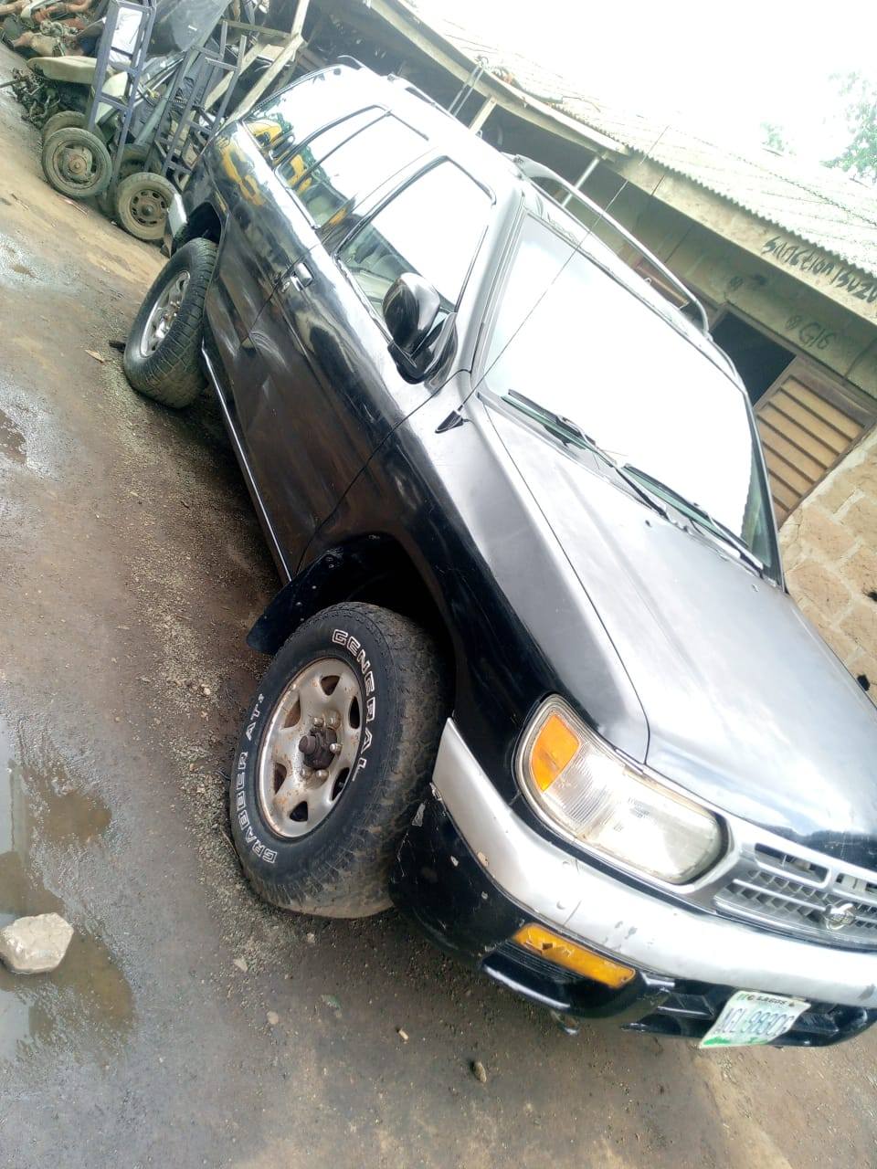 A picture of Nissan Pathfinder first body