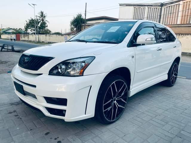A picture of TOYOTA HARRIER