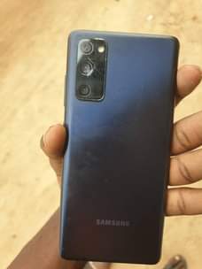 A picture of Samsung s20