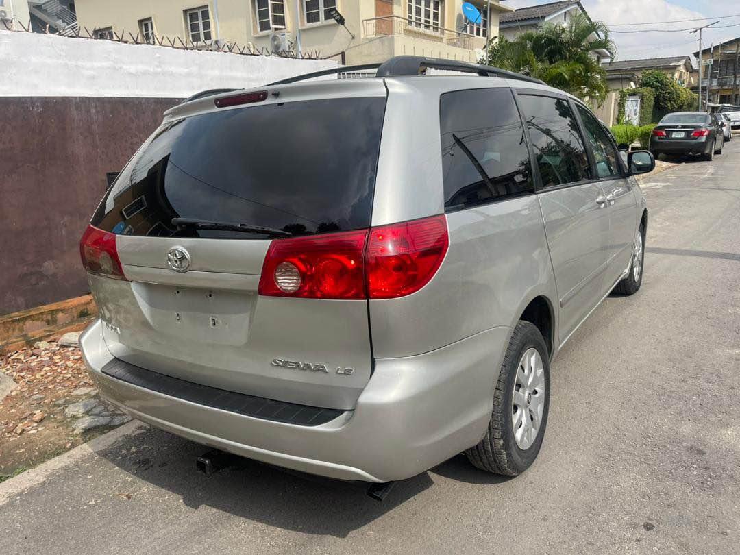 A picture of Toyota Sienna 2007