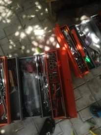 A picture of sets of mechanical tools