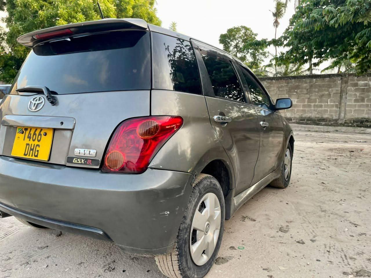 A picture of TOYOTA IST