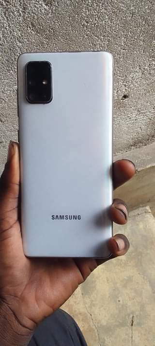 A picture of Samsung galaxy A71
