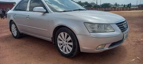 A picture of HYUNDAI SONATA 2009