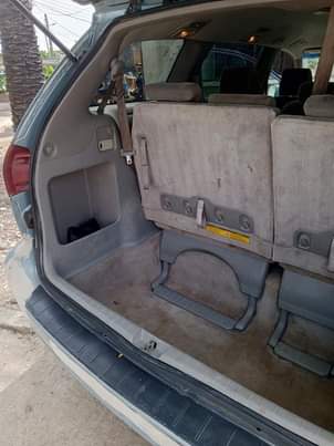 A picture of Awoof Toyota sienna 2006