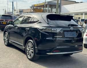 A picture of TOYOTA HARRIER