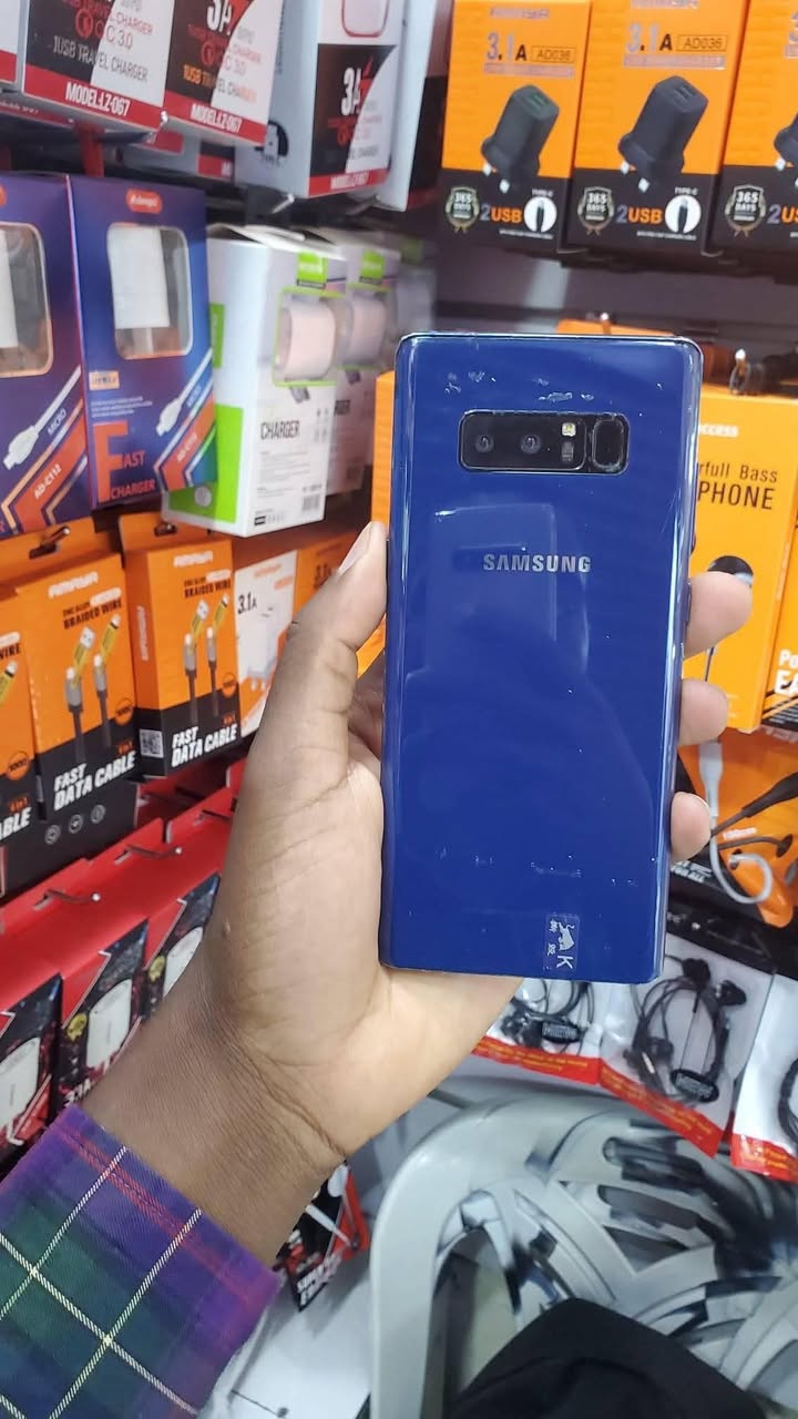 A picture of Note 8 at 170k Uses Pen