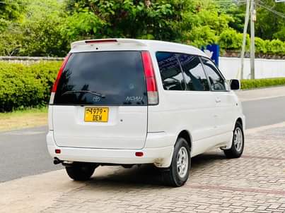 A picture of TOYOTA NOAH SR 40