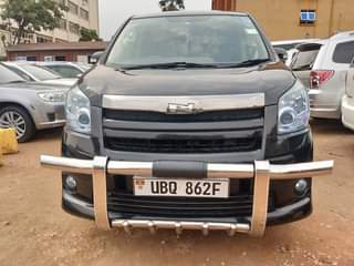 A picture of TOYOTA NOAH