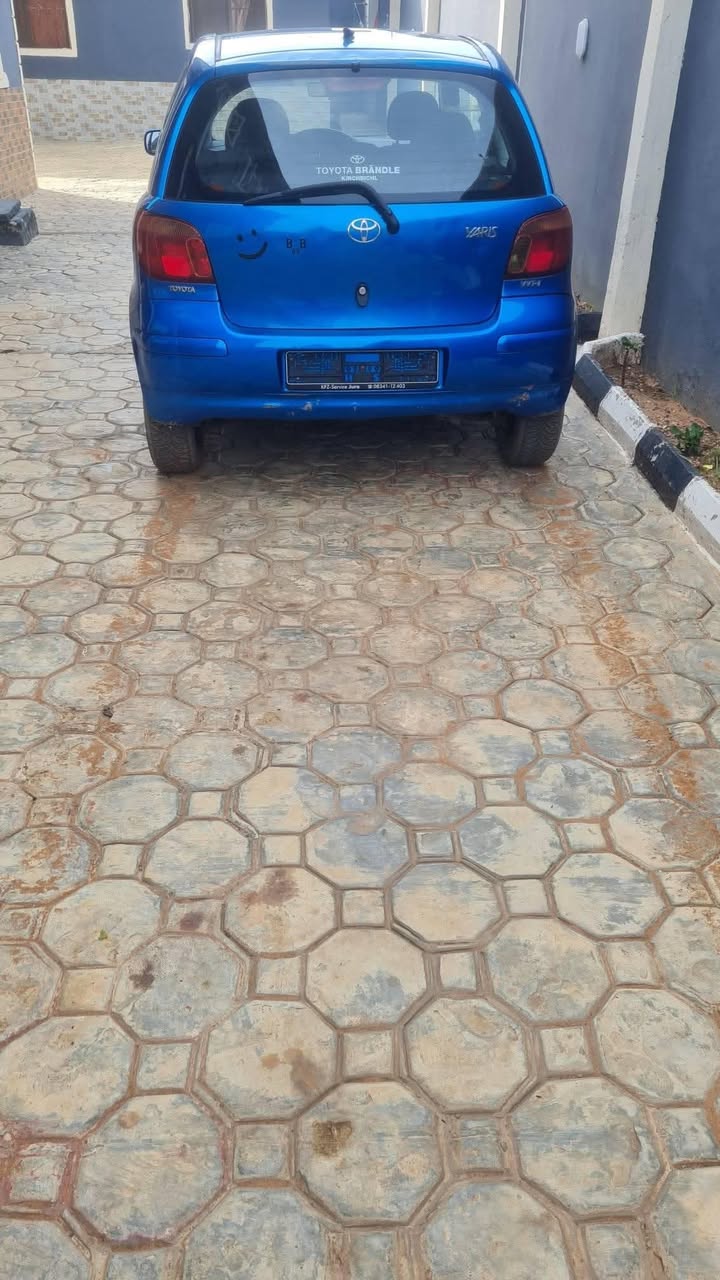 A picture of 2003 Toyota yaris