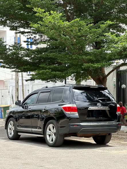 A picture of TOYOTA HIGHLANDER 2013 MODEL REGISTERED FULL OPTION NOTHING TO FIX