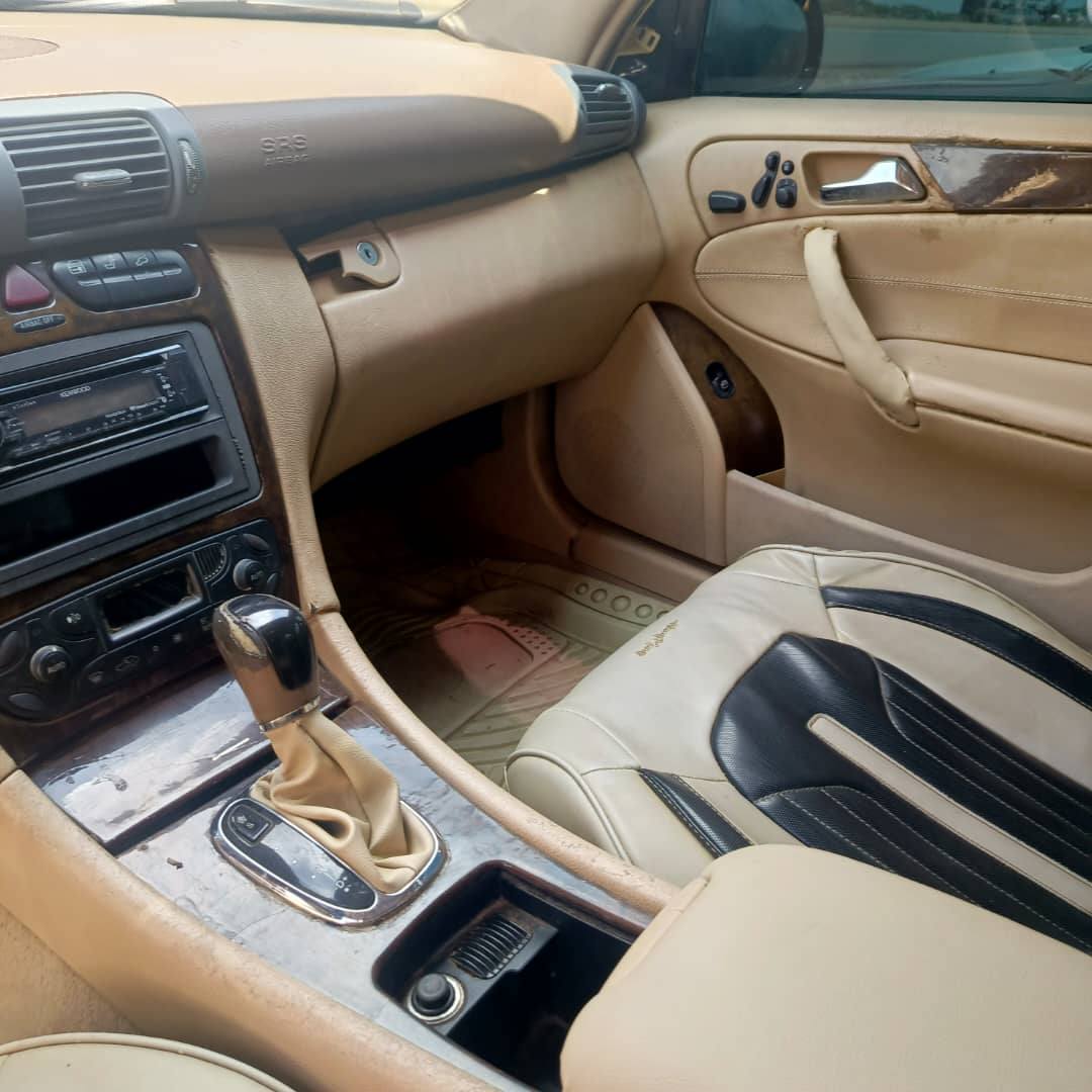 A picture of C320 Mercedes Benz