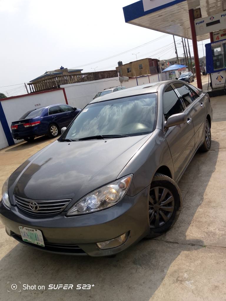 A picture of Toyota Camry 0 4 0 5