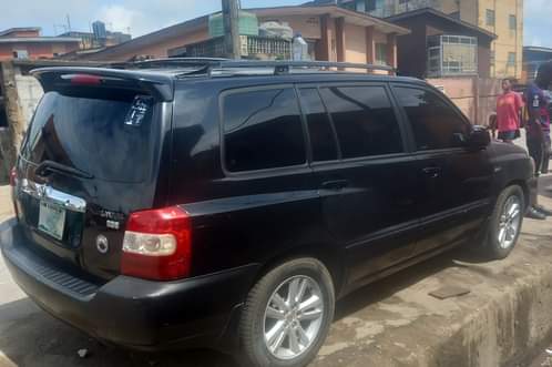 A picture of Clean Used 2005 Toyota Highlander Hybrid 