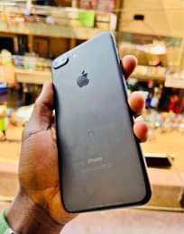 A picture of iPhone 7plus 32gb 100 battery health. Clear cameras at just