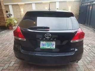 A picture of 2 years use 2011 Toyota venza Thumbstart double pano Full
