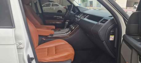 A picture of RANGE ROVER 2011 LADY DRIVEN AL TAYER MOTORS