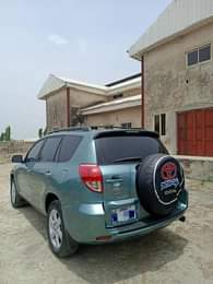 A picture of Extremely CLEAN toks standard Toyota Rav4 08 with everything intact