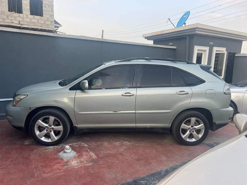 A picture of Neatly used Rx350 pure first body Tokunbo standard Grade first