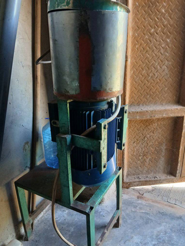 A picture of Ground nuts grinder