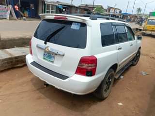 A picture of 2004 Toyota highlander