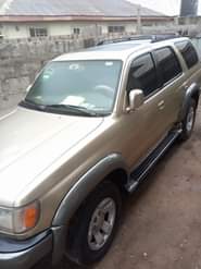 A picture of Well used toyota 4runer 2000 engine and gear working well