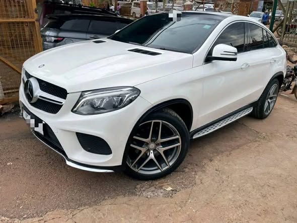A picture of Benz GLE 2017 for sale 140millions call 0755622807