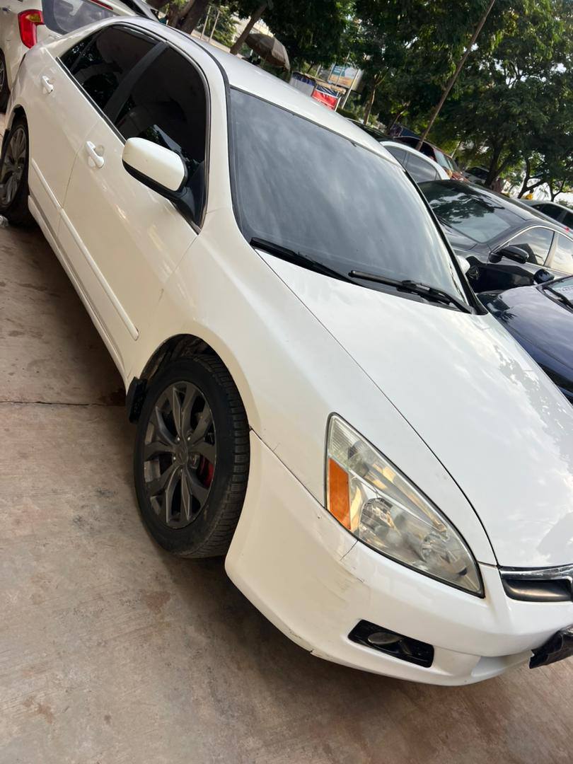 A picture of Honda accord 05