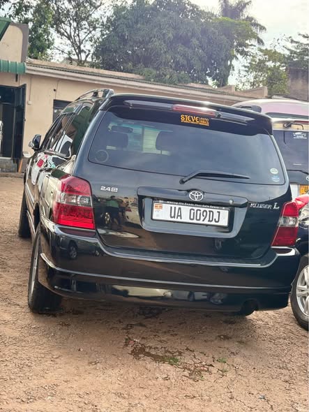 A picture of Toyota Kluger 33M 0705176582