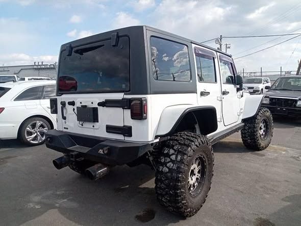 A picture of DAMAGED JEEP WRANGLER UNLIMITED READY TO BE IMPORTED UGX 25MILLION