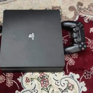A picture of Ps4 available for sale at 770 000 Ugshs