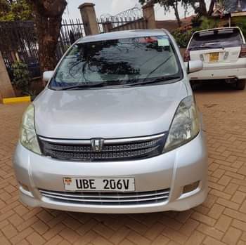 A picture of Toyota isis