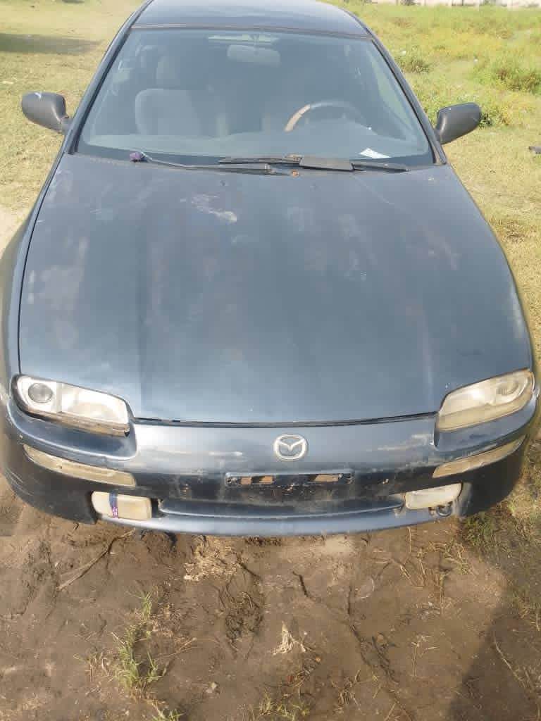A picture of Mazda 323 in perfect condition 08101444821