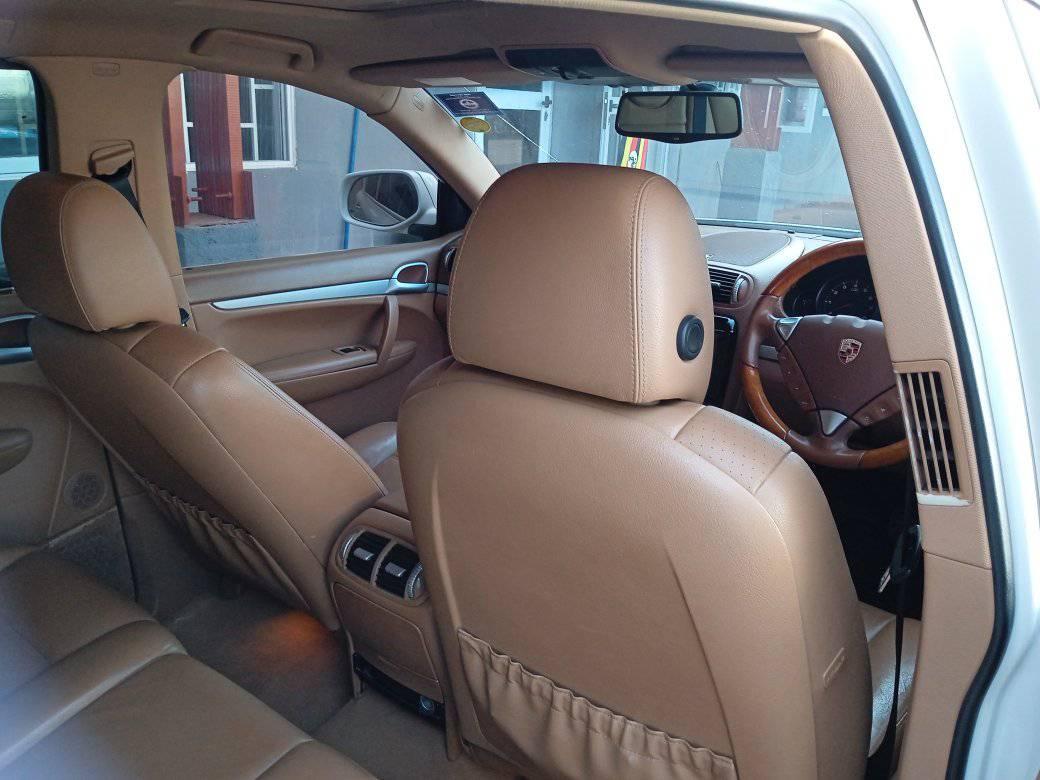 A picture of Porsche Cayenne 0700327795 