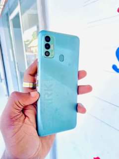 A picture of Tecno hyo ina hadi face id imenyooka sana njoo lipia