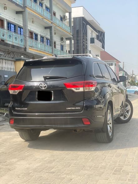 A picture of Registered Pure First Body LEXUS GX460 2015 Premium Edition 4