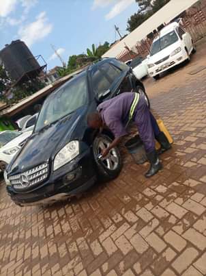 A picture of Mercedes benz 4matic 17m