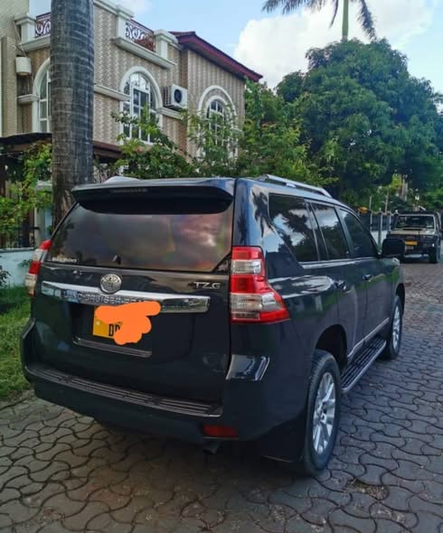 A picture of LANDCRUISER PRADO YEAR 2014 ENGINE 2TR PETROL FUEL PRICE MILLION
