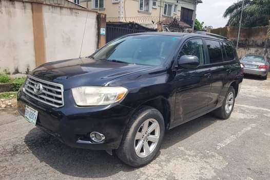 A picture of Toyota Highlander 2010 4 plugs engine 