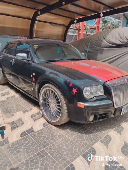A picture of Chrysler 300