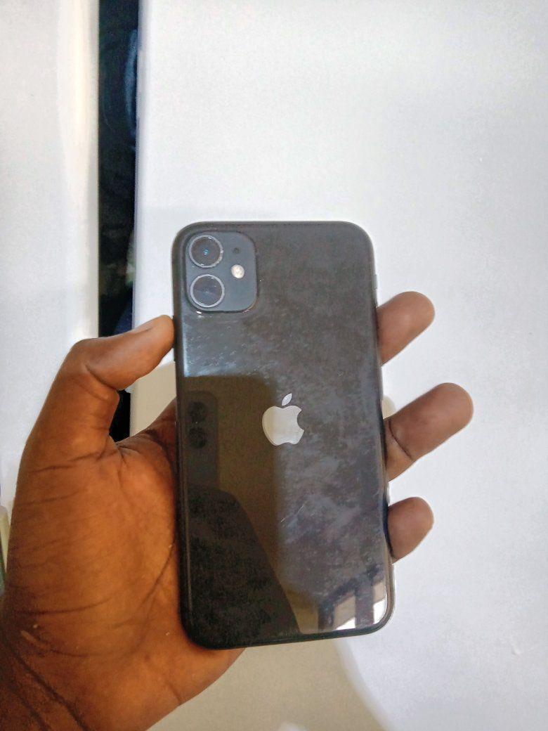 A picture of iPhone 11 icloud locked Unavailable