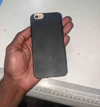 A picture of IPhone 6s plain 64gb