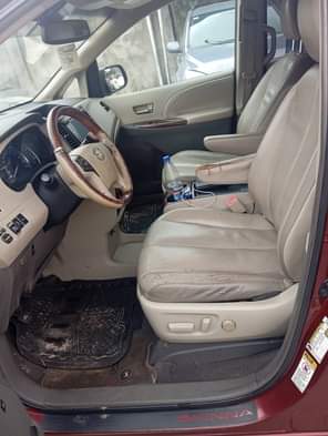 A picture of SMARTAUTOS 2013 MODEL Toyota Sienna V6 Engine very silent Gear