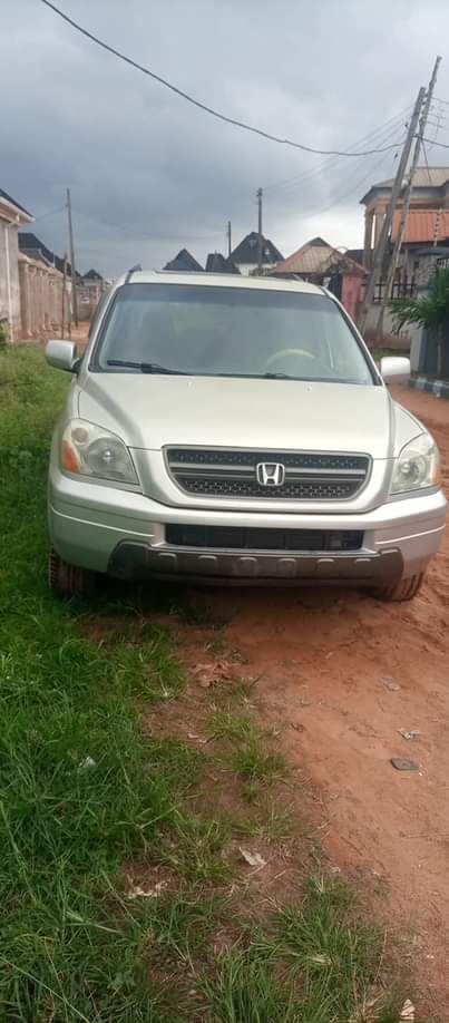 A picture of Honda Pilot 2005 Sharp first body Honda pilot Engine and