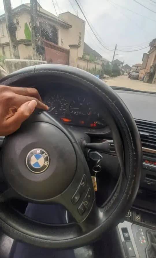 A picture of BMW 325I