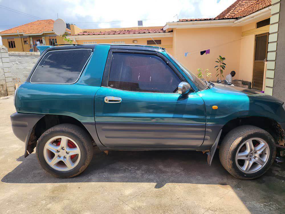 A picture of Toyota RAV4 7m