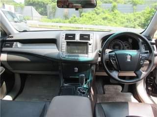 A picture of Toyota crown Athlete 2.5