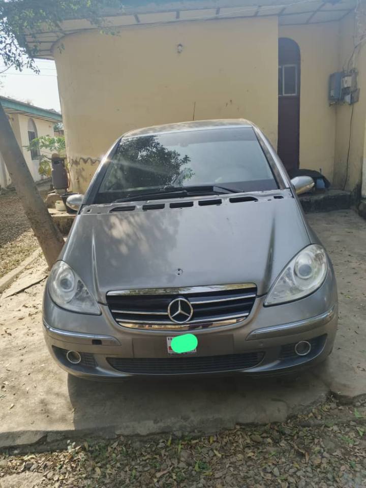 A picture of Belgium standard Mercedes Benz B class Sound engine and gear